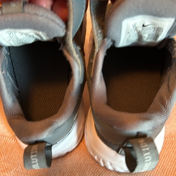 Nike Revolution sneakers size 5c - Picture 6 of 7